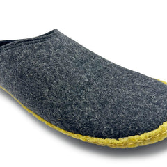 Kyrgies Outdoor Wool Slides in a beige color with a flexible design, perfect for indoor and outdoor comfort.