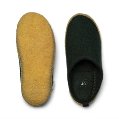 Kyrgies Outdoor Wool Slides in a beige color with a flexible design, perfect for indoor and outdoor comfort.