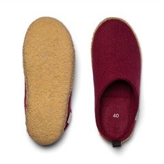 Kyrgies Outdoor Wool Slides in a beige color with a flexible design, perfect for indoor and outdoor comfort.