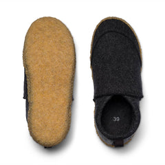 Tengries Walkabouts black comfortable casual footwear with flexible design and breathable fabric.