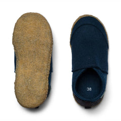Tengries Walkabouts black comfortable casual footwear with flexible design and breathable fabric.